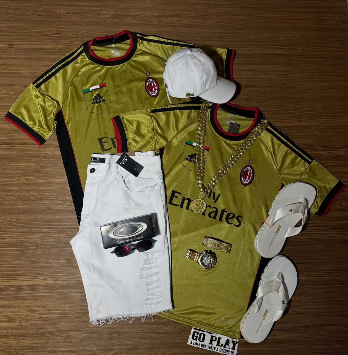 Camisa Milan dourada, ângulo 1 de 3