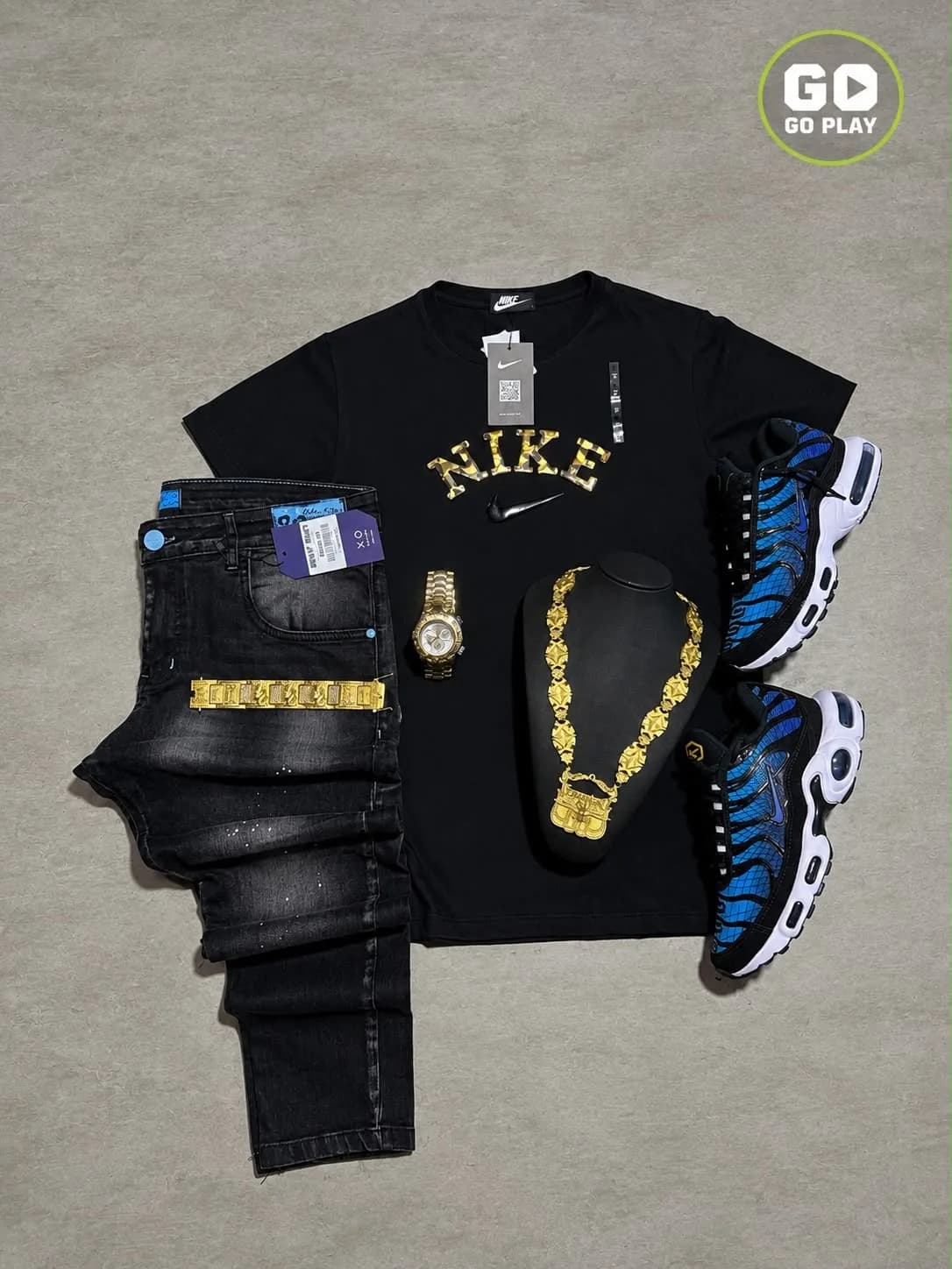 Camiseta Nike bordado dourado