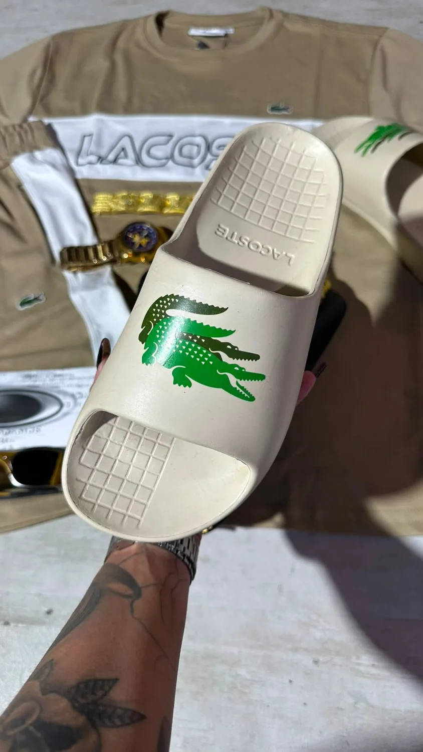 Chinelo slide Lacoste