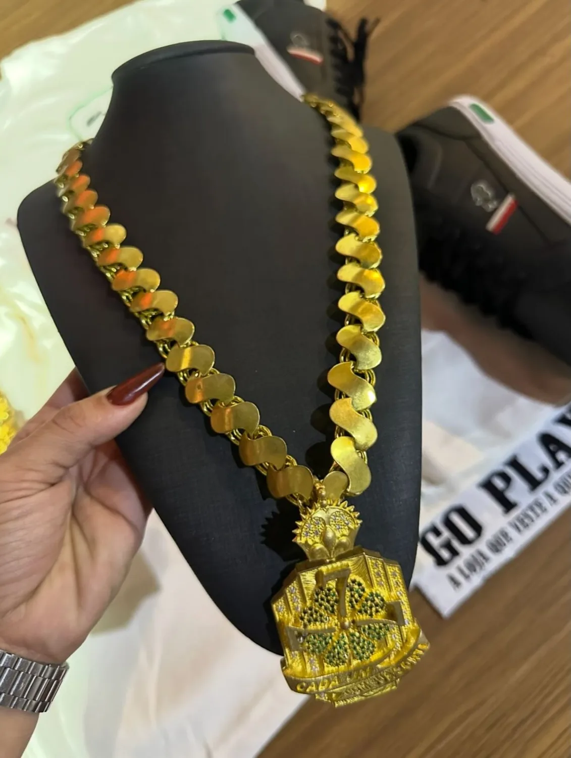 Cordão elos redondos com pingente cravejado