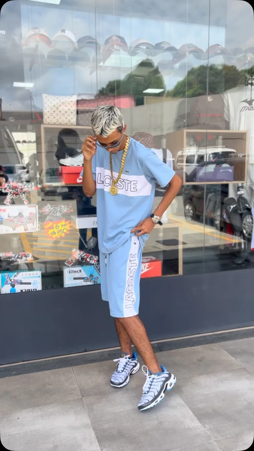 Conjunto Lacoste azul claro e branco